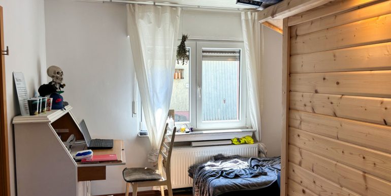 Durchgangszimmer mit Sauna EG