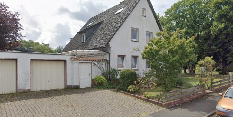 Haus mit 3 Garagen