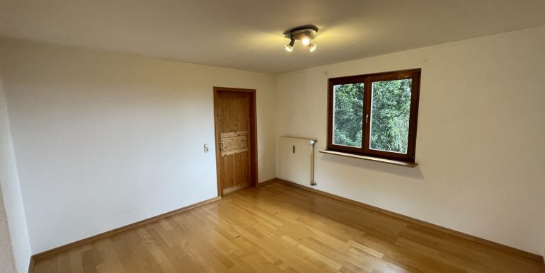 Durchgangszimmer OG 16b