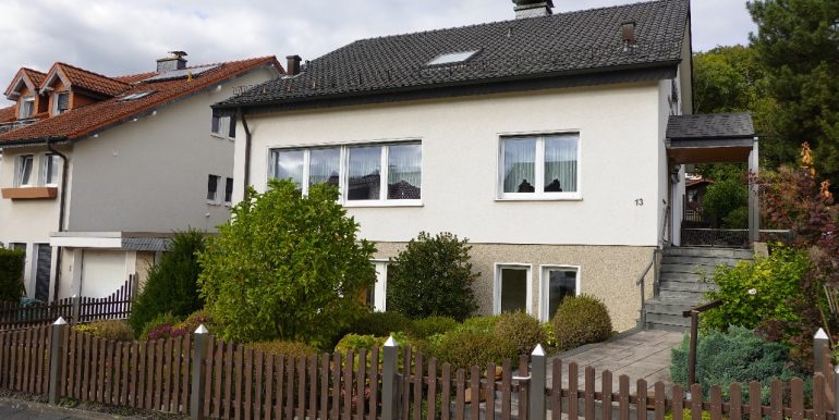 Gepflegtes Einfamilienhaus mit Einliegerwhg.