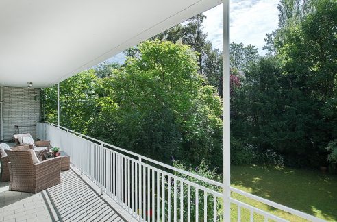 Süd-Ost-Balkon mit Grünblick