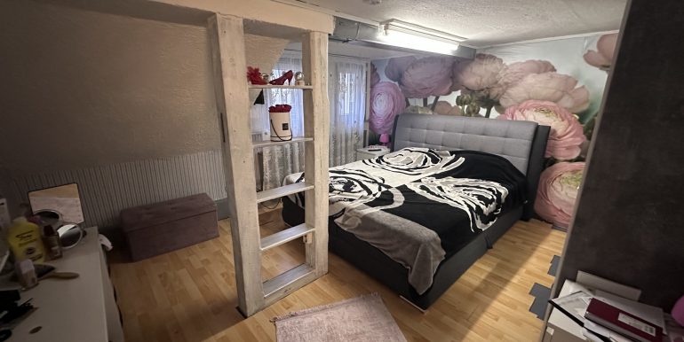 Schlafzimmer DG