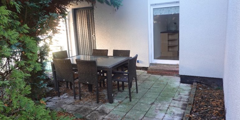 Weitere Terrasse mit Zugang zum Essbereich