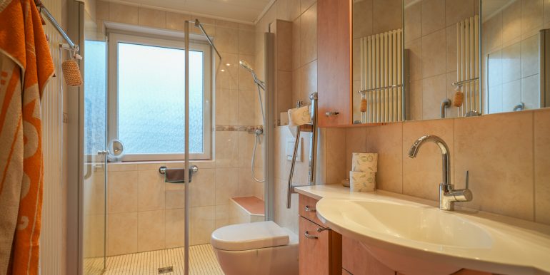 Badezimmer Wohnung EG