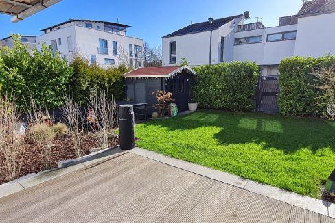 Ca. 20 m² große Terrasse nach Süden