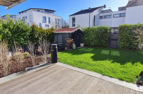 Ca. 20 m² große Terrasse nach Süden