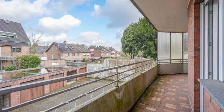 Balkon aus Schlaf und Kinderzimmer